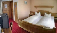 Hotel Zum Löwen Hotels in Штайненбронн