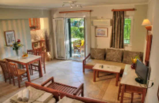 Sunny Garden Aparthotel