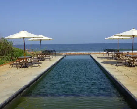 Avisa Nila Beach Resort Hotels in Devbag