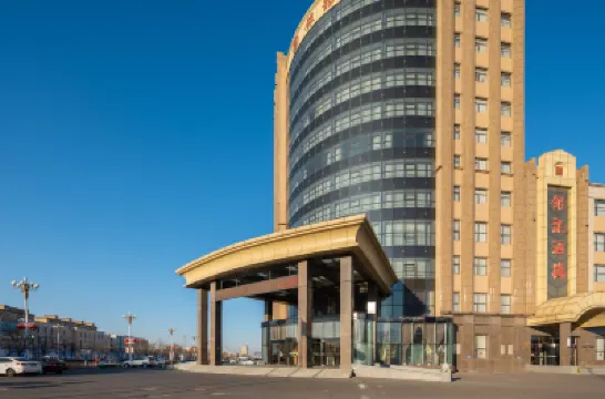 Panshan Yinlong Hotel Hotels near Panjinbei Railway Station