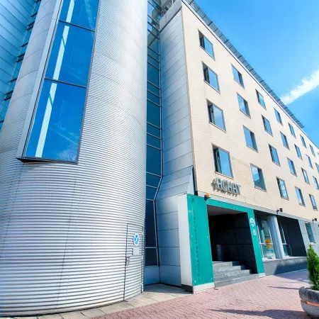Plaza Hotel & Living Frankfurt Отели рядом с достопримечательностью «Остенд»