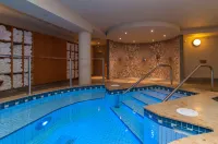 Banff Caribou Lodge and Spa - Pools