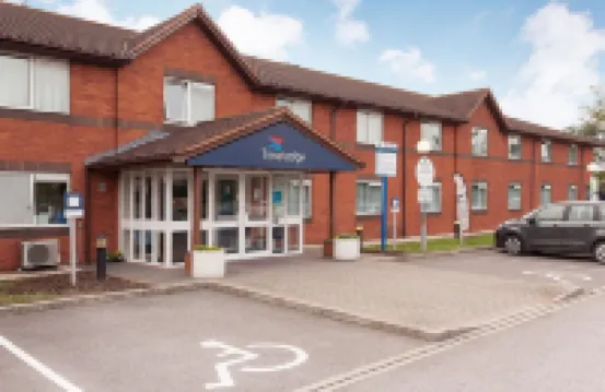 旅屋酒店-紐伯裏切夫利M4 鄰近紐伯裏火車站的酒店