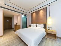 星程酒店(河源火车站店) - 高级大床房