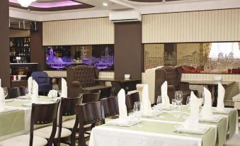 Uragi Hotel - Housity