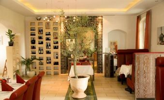 Hotel Xtra Gleis - Housity