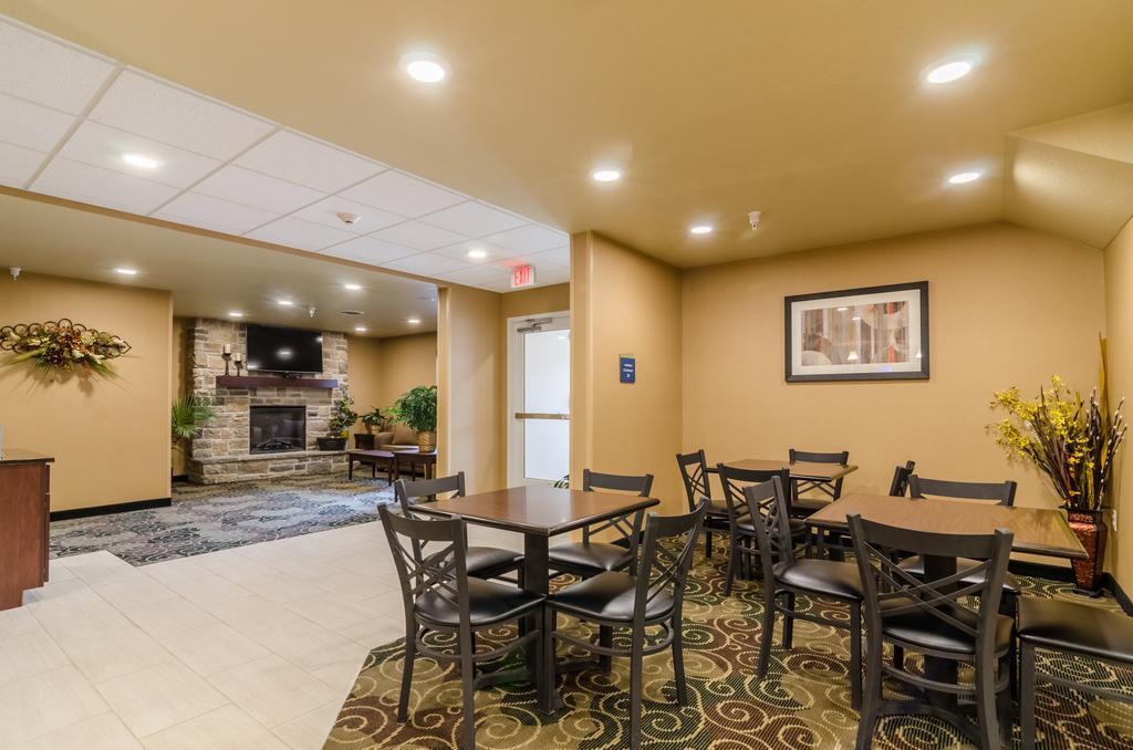 Cobblestone Inn & Suites - Oberlin