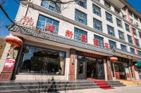 Dicheng Xinjing Hotel Hotel dekat Huangling Railway Station
