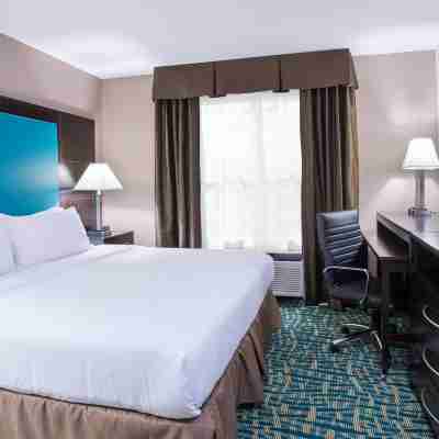 Holiday Inn Express & Suites Wyomissing Rooms