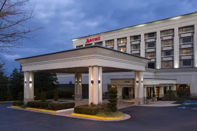 Fairfax Marriott at Fair Oaks Hotels near Van Dyck Park