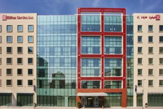 Hilton Garden Inn Dubai, Mall Avenue