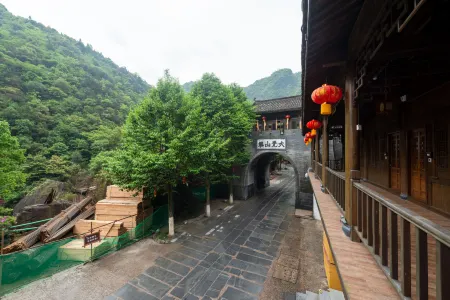 Guzhen Hotel Отели в г. Цзиси