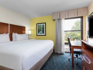 Holiday Inn Express & Suites Wilmington-University Ctr