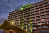 Holiday Inn Alexandria - Carlyle Hotels near Athenaeum