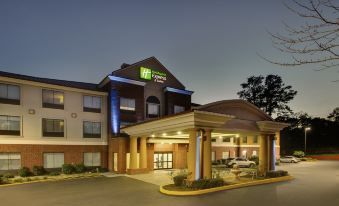 Holiday Inn Express & Suites Laurel