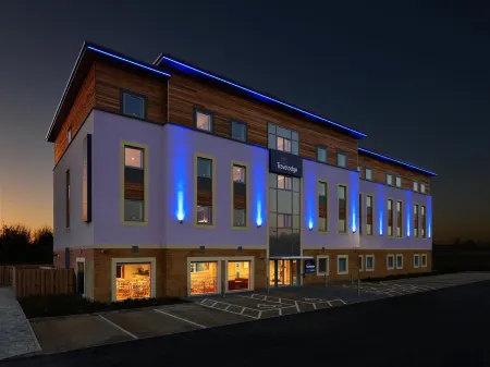 Travelodge Andover Отели рядом с достопримечательностью «St Michael and All Angels West Andover and Preschool»