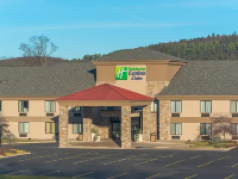 Holiday Inn Express & Suites COOPERSTOWN by IHG Hotels in Hartwick