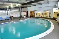 Best Western Plus Waltham Boston - piscina