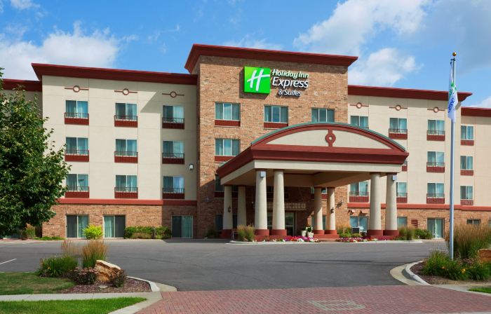 Holiday Inn Express & Suites WAUSAU by IHG