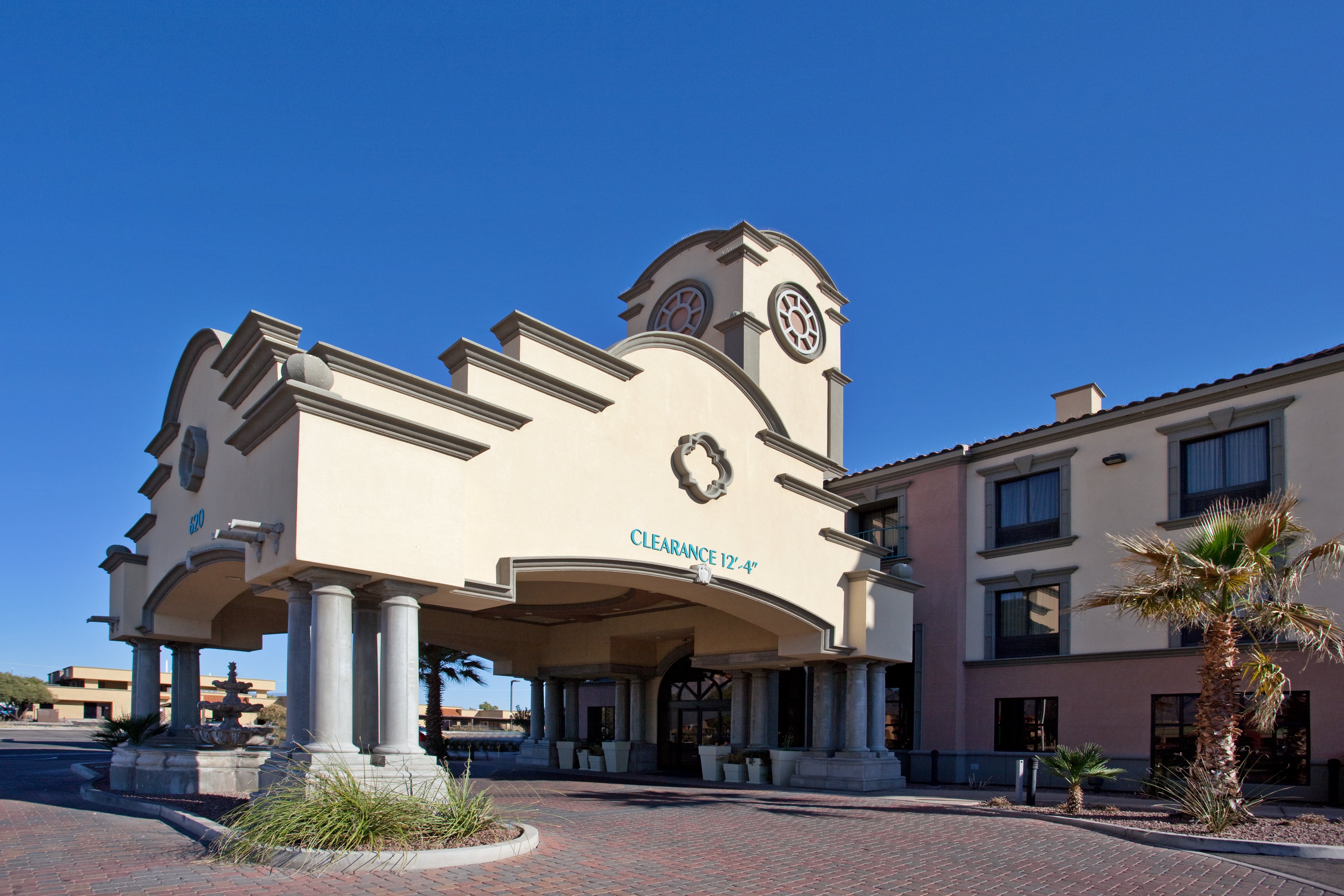 Holiday Inn Express & Suites Tucson Mall