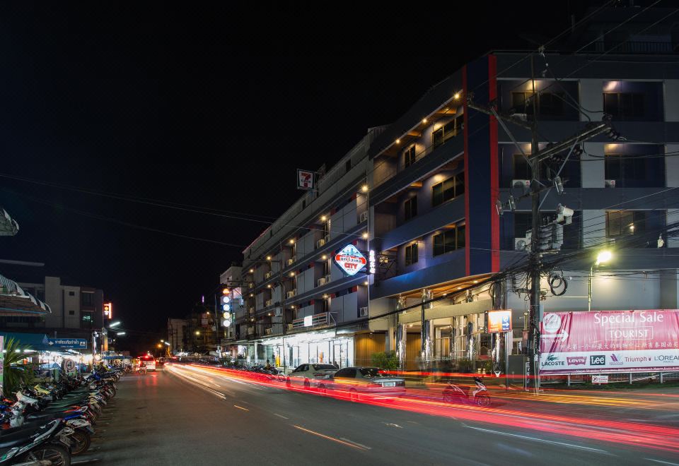 2. 시티 호텔 끄라..