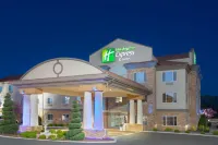 Holiday Inn Express & Suites Tucumcari Hotels in 