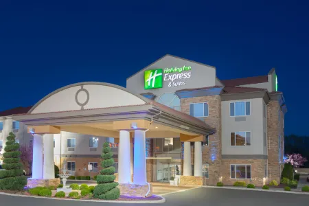 Holiday Inn Express & Suites Tucumcari Отели в г. Квэй