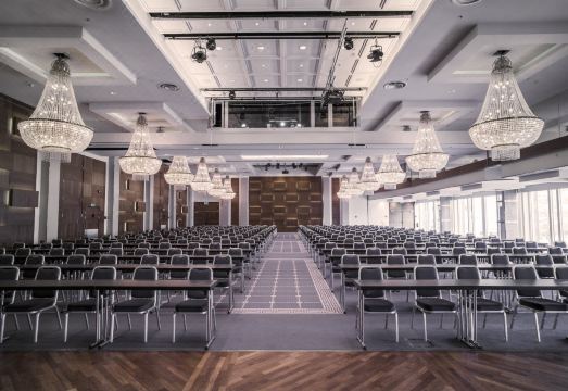 래디슨 블루 플라자 실내 수영장 이미지