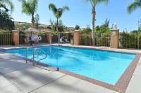 Holiday Inn Express & Suites Fresno (River Park) Hwy 41