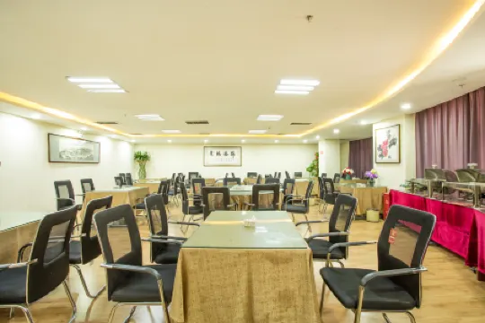 Karamay Jinde Hotel (Education Bureau No.6 Middle School) Отели в г. Карамай