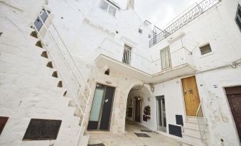 Casetta Arco Con Balcone
