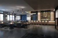 The Oaklander Hotel, Autograph Collection