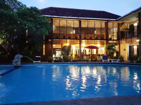 Sanur Agung Hotel Отели рядом с достопримечательностью «Kampus FKIP UNMAS»