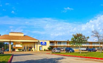 Calloway Inn and Suites