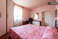 Holiday House Ospedale B&B Hotels in Riglione-Oratoio