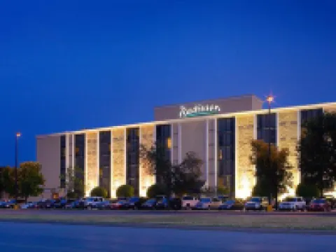 โรงแรมเรดิสัน ฟอร์ตเวิร์ธ นอร์ธ-ฟอสซิลครีก โรงแรมใกล้Fort Worth Herd Longhorn Cattle Drive