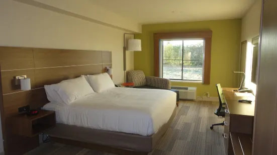 Holiday Inn Express & Suites Brentwood