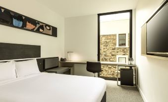 Ibis Adelaide
