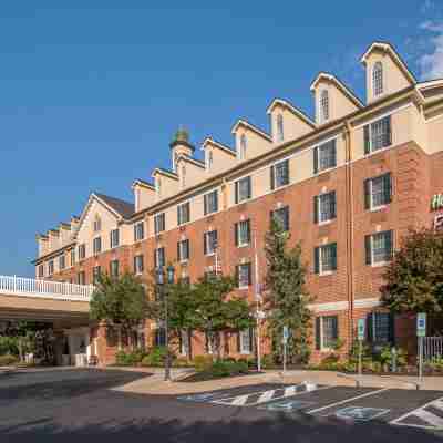 Holiday Inn Express State College @Williamsburg SQ Hotel Exterior