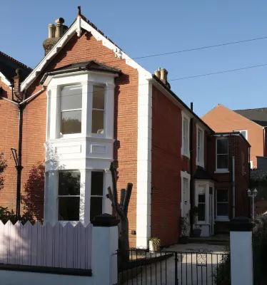 The Pink Door Seaside Holiday Home - Pet Friendly
