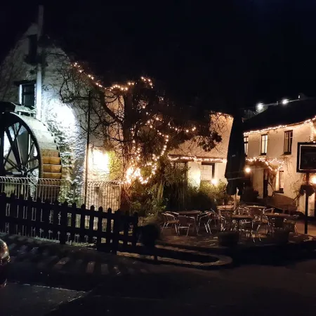The Crumplehorn Inn & Mill