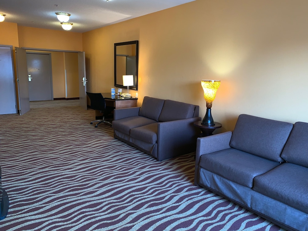 Days Inn & Suites by Wyndham Albany