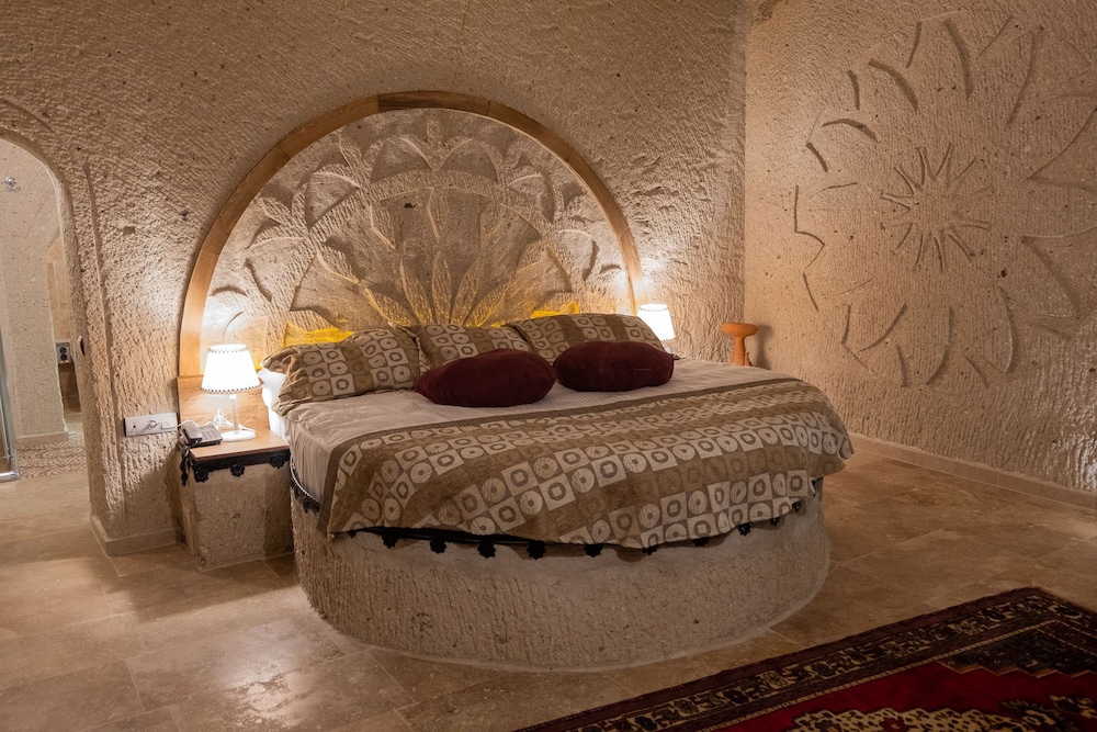 Grand Elite Cave Suites