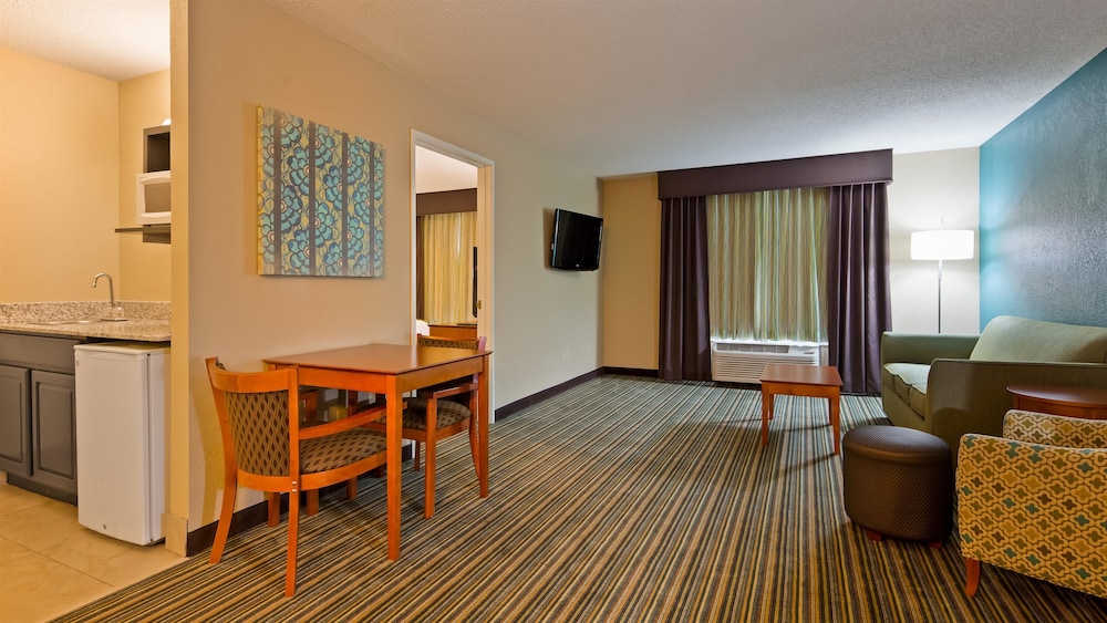 Best Western Plus Menomonie Inn & Suites