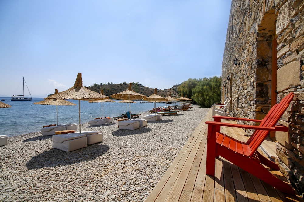 Kargilos Hotel & Beach