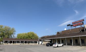 7 West Motel