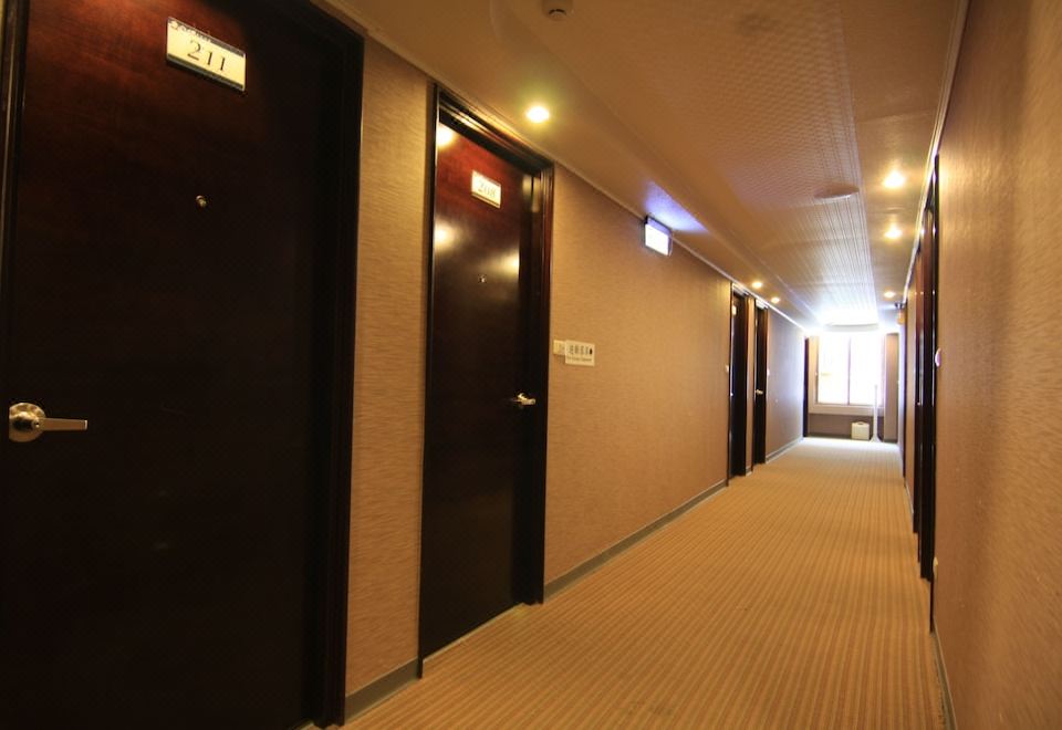 저스트 인조이 비즈니스 호텔의 현대적인 외관