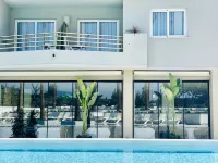 Aqua Hotel Montagut Suites