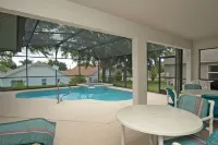Greater Groves - 5 Bedrooms House w/Pool-5202GG Home by RedAwning
