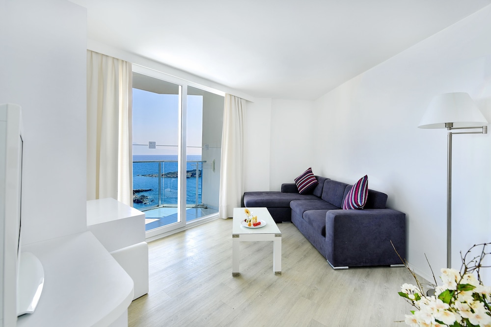 Le Bleu Hotel & Resort Kusadasi - Ultra All Inclusive